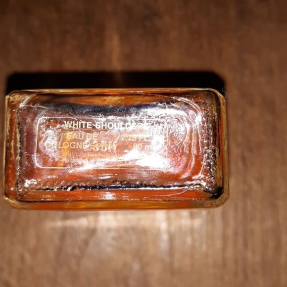 White shoulders‎ - Picture 2 of 3